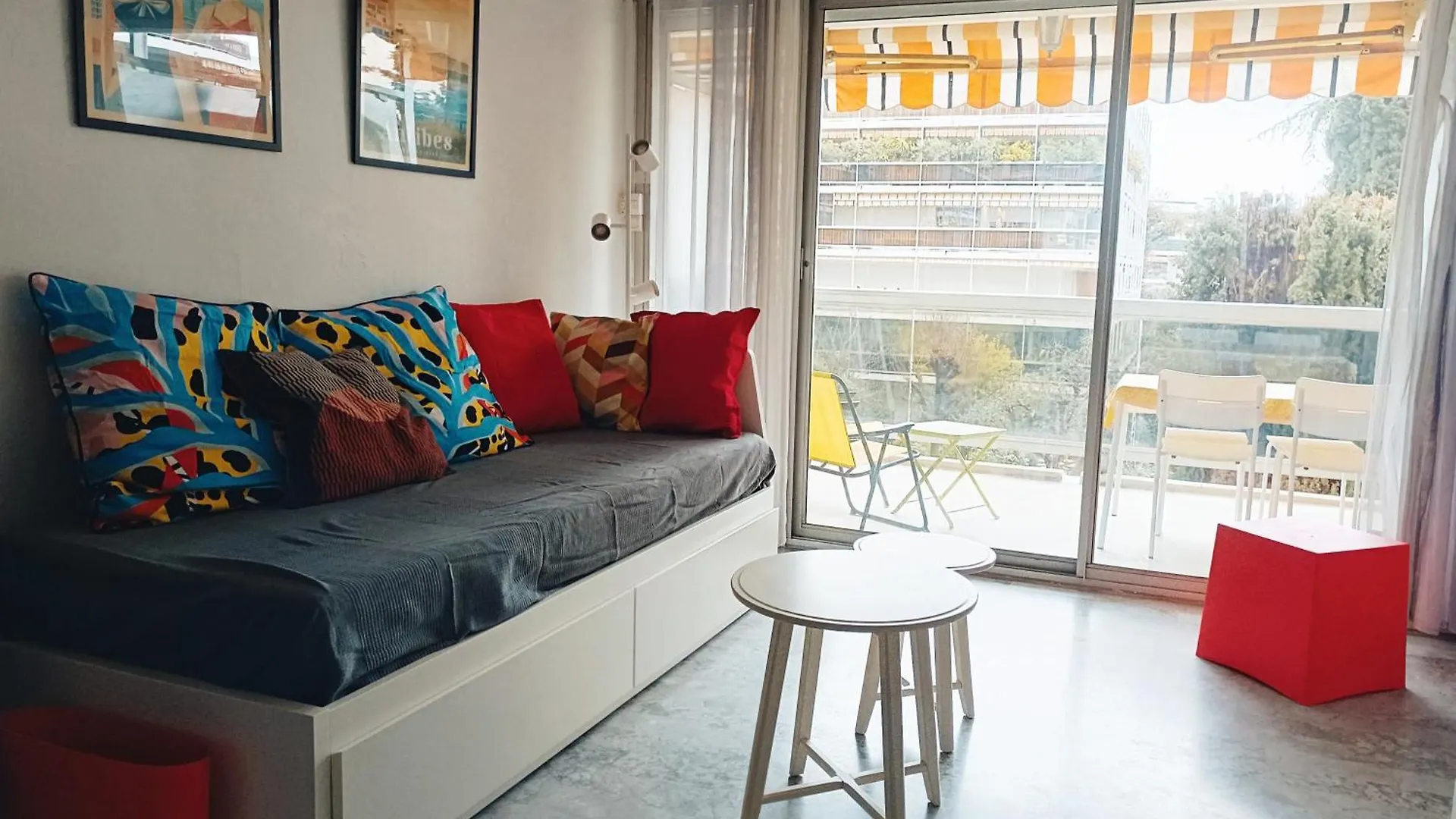 logement climatisé à Juan les Pins dans résidence avec piscine Appartement