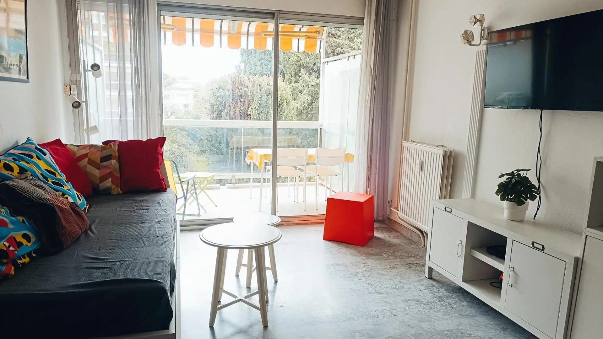 logement climatisé à Juan les Pins dans résidence avec piscine 0*, Juan-les-Pins France