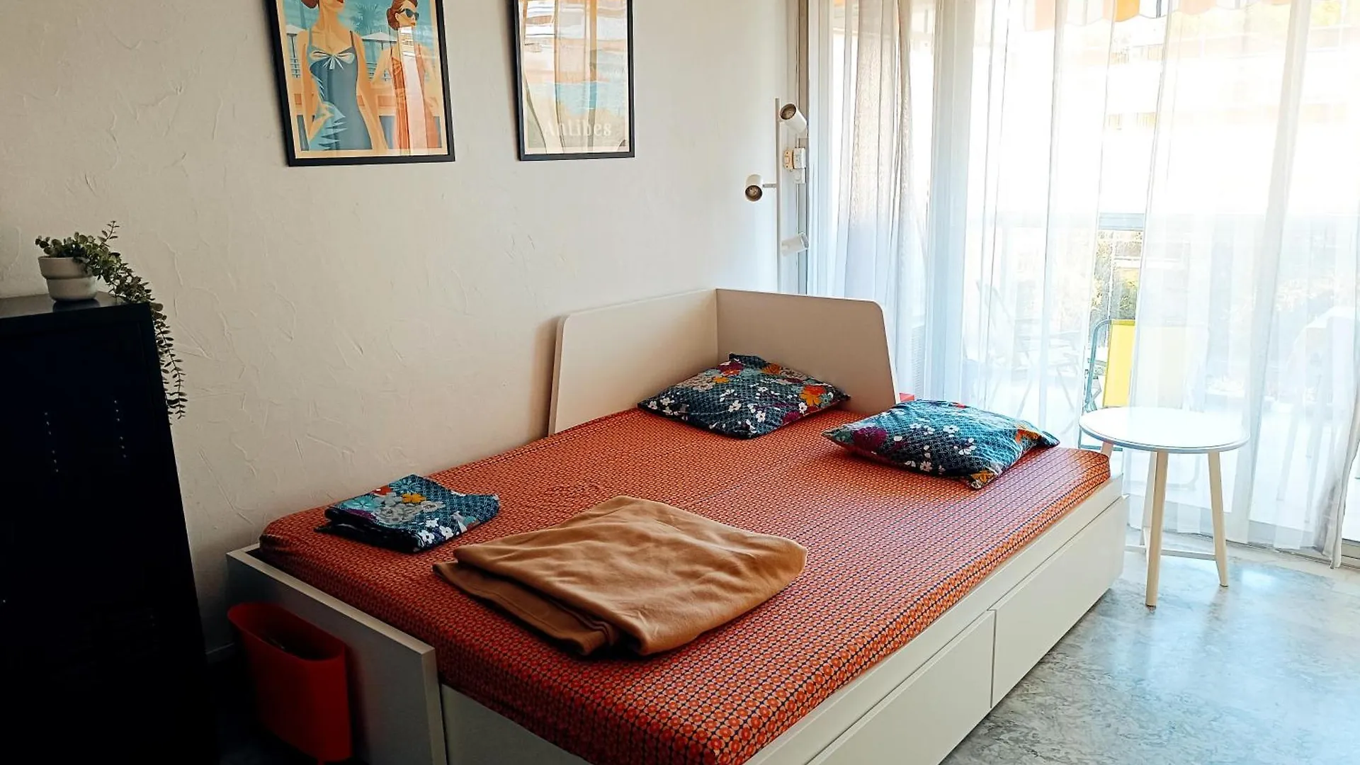 Logement Climatise A Juan Les Pins Dans Residence Avec Piscine جوان ليه باه
