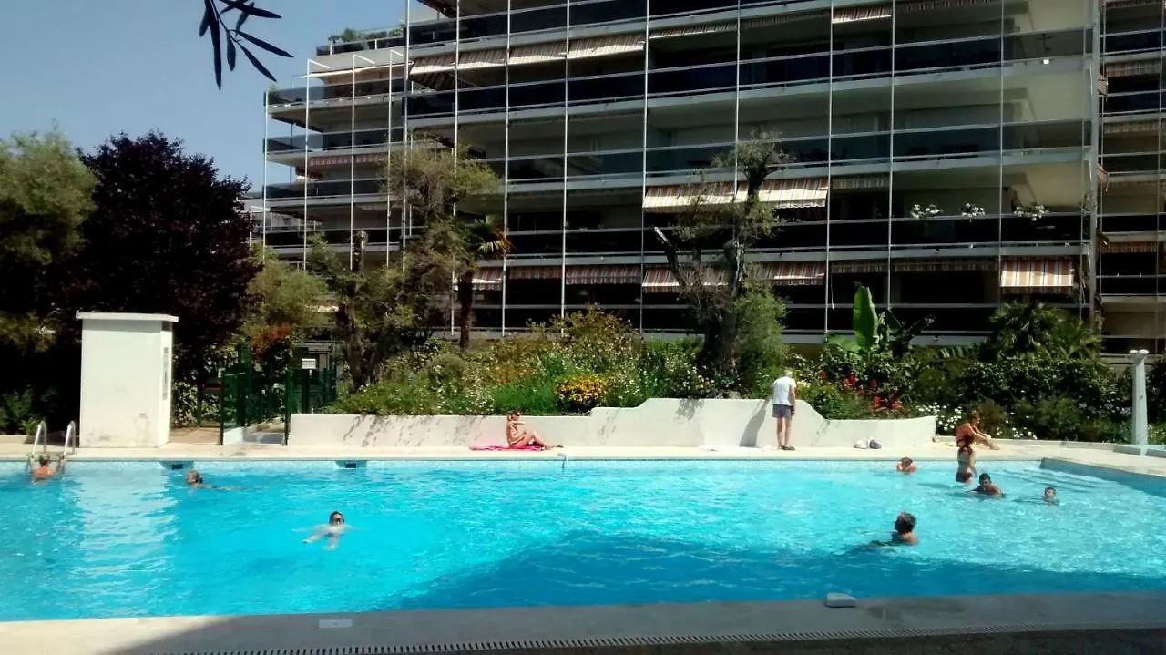 logement climatisé à Juan les Pins dans résidence avec piscine 0*, Juan-les-Pins