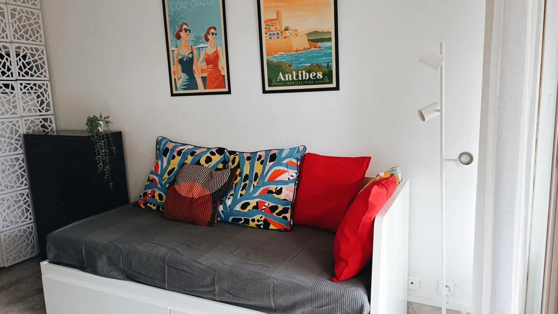 Logement Climatise A Juan Les Pins Dans Residence Avec Piscine France