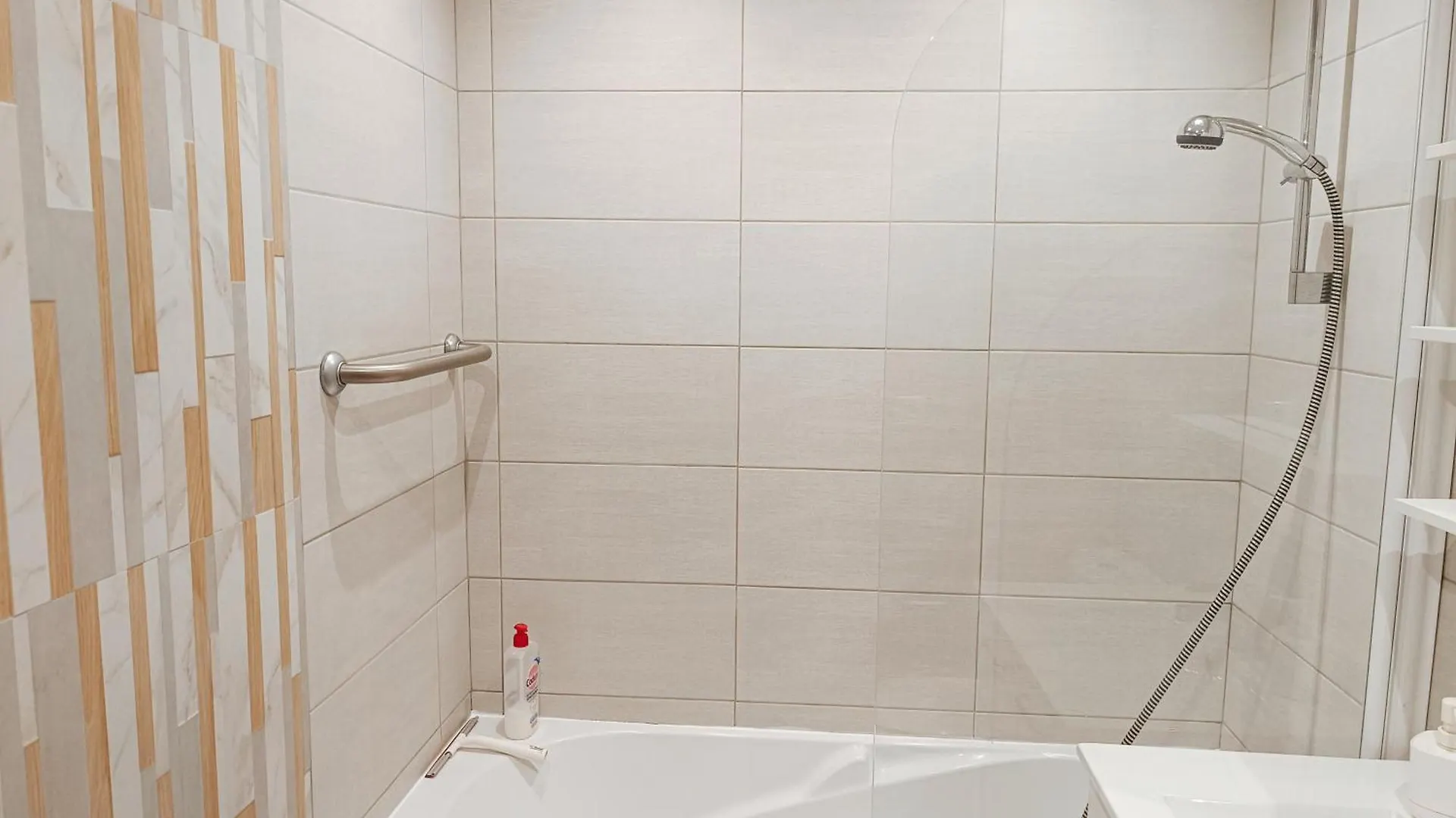 Apartment Logement Climatise A Juan Les Pins Dans Residence Avec Piscine France