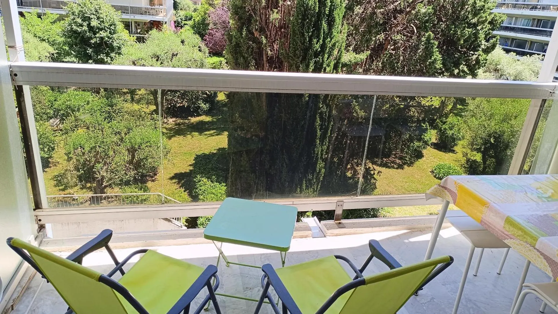 Logement Climatise A Juan Les Pins Dans Residence Avec Piscine contacts