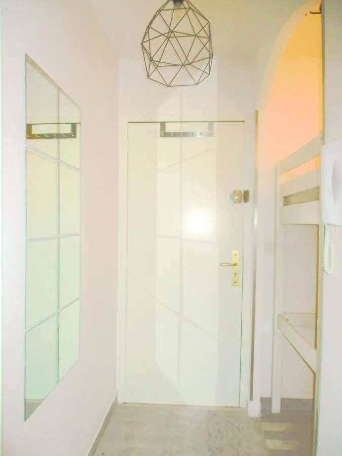 Logement Climatise A Juan Les Pins Dans Residence Avec Piscine 0*, Juan-les-Pins